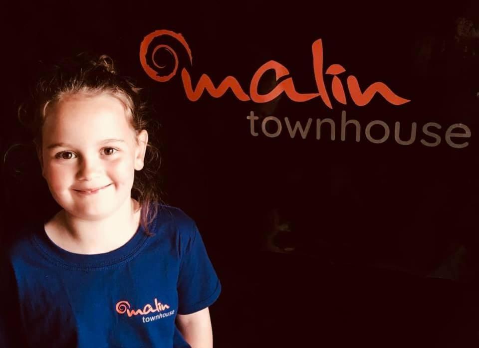 Malin Townhouse 게스트하우스 외부 사진